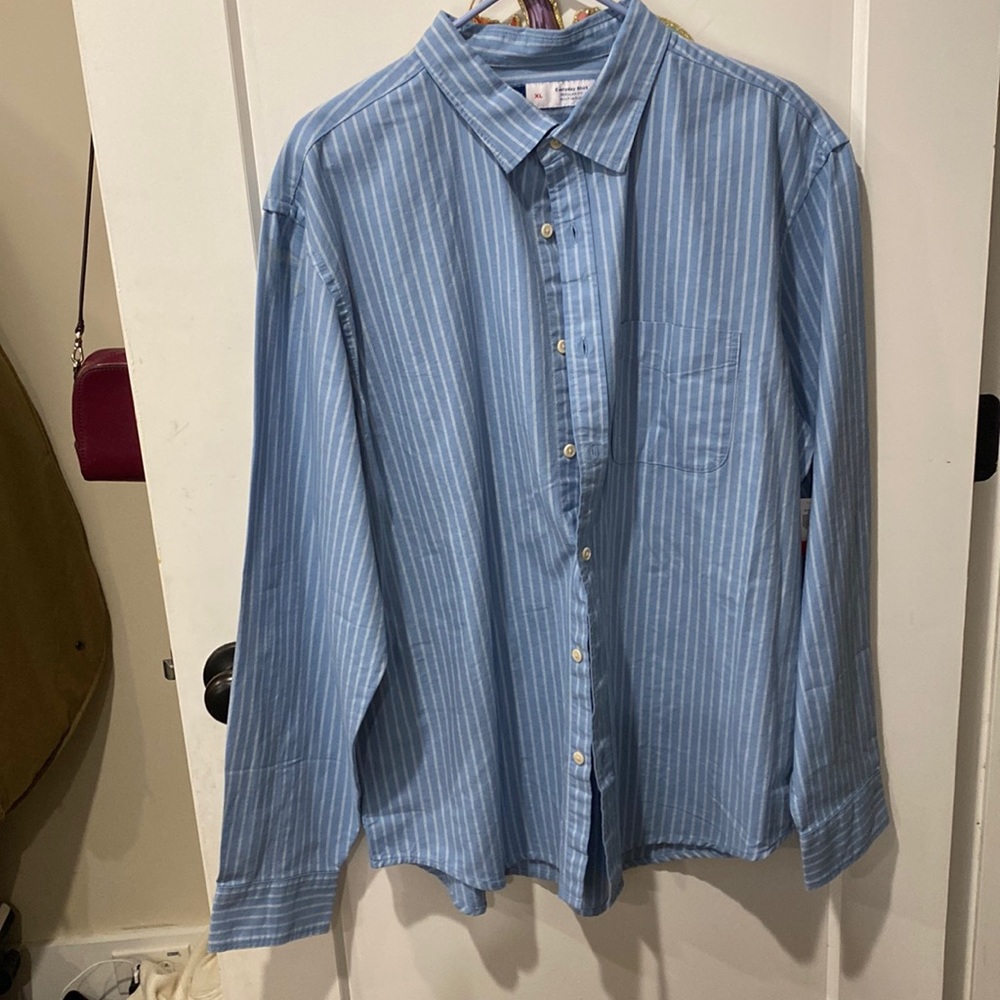 Men’s Dress Shirt! Thicker material great for colder weather night out!